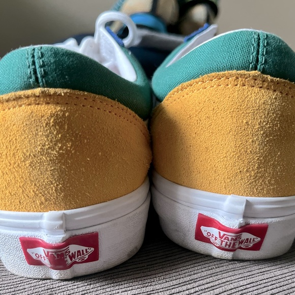 Vans - Picture 2 of 8